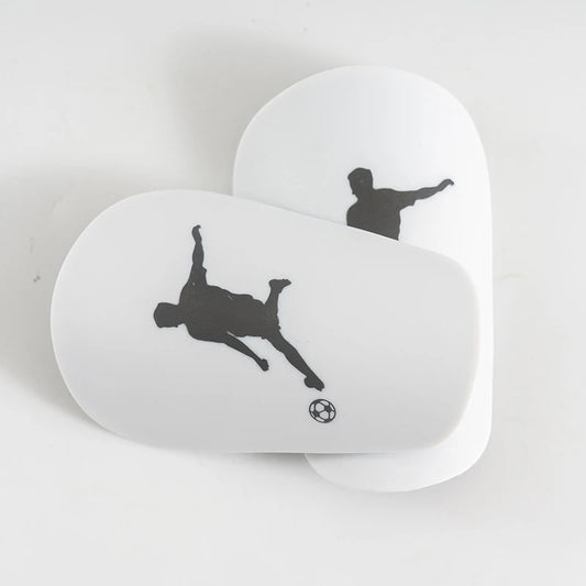voetbal mini scheenbeschermers met print erop.