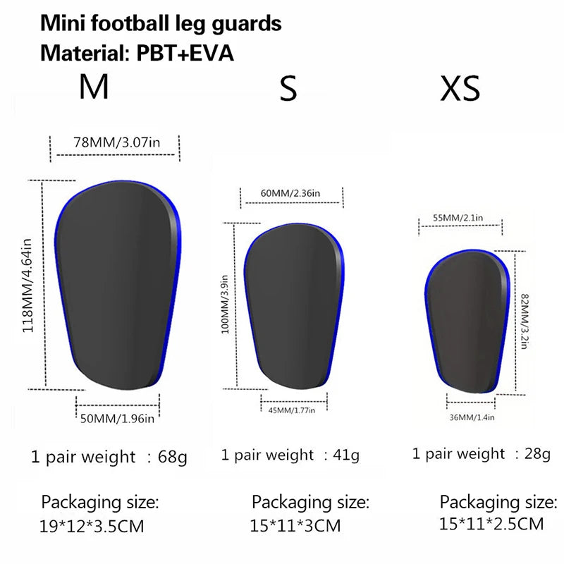 voetbal mini scheenbeschermers met print erop.